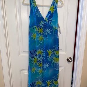NWT V-Neck Tie Back Summer Dress Size 6